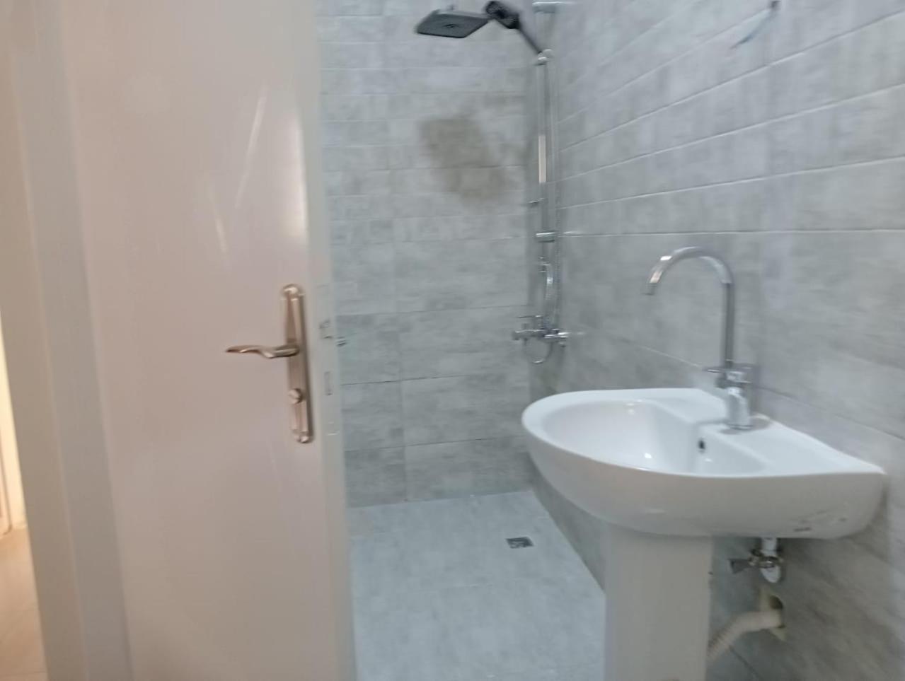 New Furnitured With Swimming Pool And Garden At King Mariot Vila